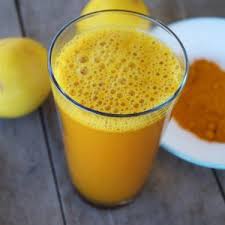 Decouvrez Ce Qui Arrive A Votre Foie Et Votre Cerveau Lorsque Vous Buvez De L Eau Au Curcuma Bouillie Lemon Water Recipe Turmeric Lemonade Lemonade Recipes