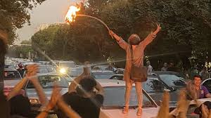 Iran unrest: Women burn headscarves at anti-hijab protests - BBC News