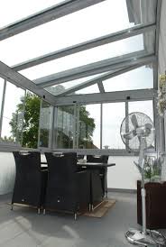 Wintergarten Mit Abgeschragtem Dach Innenansicht Wintergarten Einrichtung Wintergarten Outdoor Dekorationen