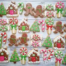 Whether you're frosting christmas trees, cookie ornaments, or simple geometric shapes, polka dots add the most visual interest for the least amount of effort. Pin On Cookies