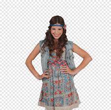 Germán vill inte att violetta ska sjunga, eftersom violettas mor maria som var en berömd sångerska, dog i en olycka under en turné när violetta var fem år gammal. Candelaria Molfese Violetta Live Camila Musician Hair Accessory Musician Png Pngegg