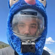 What advice and steps can a 16-year-old welder take to get into rig welding?