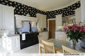 Mutfak duvar kağıdı desenleri 2020 modern ve klasik olarak iki kısımdır. Klasik Mutfak Duvar Kagidi Ev Dekorasyonu