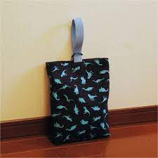 恐竜柄 帆布のくつ袋ｄ 帆布を使った靴袋です とっても丈夫です http homepage1 canvas ne jp lovecraft shoes bag d photo html 材料 オックス布 表地 1枚 帆布 裏地 １枚 25ミリ巾平テープ 25ミリ巾ｄカン ハンドメイド 袋 手作り 巾着袋
