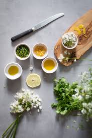 Comment Faire Son Huile D Olive Aromatisee Methodes Et Recettes Royal Chill Blog Cuisine Voyage Et Photographie