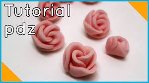In questo tutorial imparerete a realizzare dei fiori in pasta di zucchero (o pdz) un po' diversi dal solito. Rose Facili In Pasta Di Zucchero Italian Cakes Fiori In Pasta Di Zucchero