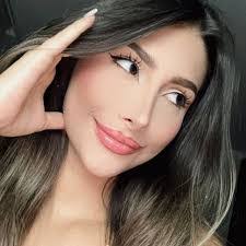 Clara Valencia's Instagram, Twitter & Facebook