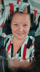 Good morning .. for those that don't know who I am, and new to my page ,  welcome 🤗 and thank you for following me. I'm Ellen ... I'm a mum, nanna,