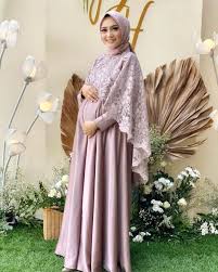 Baju kebaya modern menjadi pilihan banyak orang karena lebih modis dan kekinian. 30 Model Kebaya Modern Hijab Kutu Baru Wisuda Batik