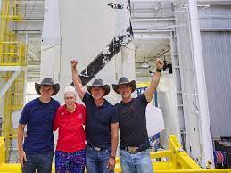 The crew capsule will then separate from the rocket at the top of the trajectory and briefly continue upward before the. O5naqazwjbj4dm