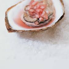 Huitres Sur Ecailles Et Sauces D Accompagnement Fun Easy Recipes Ricardo Recipe Seasoning Recipes