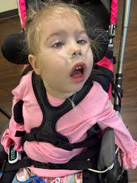 Treating pneumonia at home with oxygen and medication