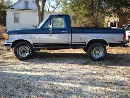 Same Color Scheme Of My First Truck 1989 Ford F 150 Lariat 300 I 6 5 Sp 4x4 I Still Miss This Truck Ford F150 Ford F Series Ford Trucks