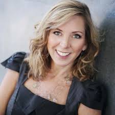 Kristin Hull's Instagram, Twitter & Facebook