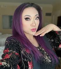 Elbert Hayes's Instagram, Twitter & Facebook