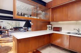 28 Kitchen Cabinet Ideas With Glass Doors For A Sparkling Modern Home Mid Century Modern Kitchen Modern Kitchen Cabinets Mid Century Kitchen Decor