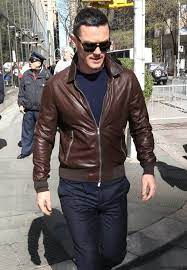Luke Evans Y Su Perforated Leather Bomber Jacket De Brunello Cucinelli Leather Jacket Men Mens Outfits Leather Jacket Outfits