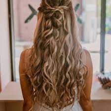 Golden blond and brown hair with textured outward curls is just ideal for that quixotic vibes. 35 Wedding Hairstyles For Brides With Long Hair