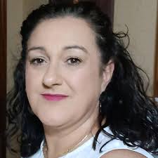 😍"Tengo 53 años y estoy probando esta base de maquillaje que cambia de  color para pieles maduras. ✓Es muy hidratante, no se acumula en las arrugas  y cubre las rojeces de la