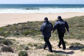 A polícia marítima quer mais explicações do sobrevivente, que além de ter dado o alerta às autoridades através do seu próprio telemóvel, segundo o capitão do porto de setúbal, lopes da costa, também ajudou a encontrar famílias das vítimas. Caso Das Mortes No Meco Hoje Foi Nos Ultimos Seis Anos O Dia Menos Triste Na Vida Dos Pais Renascenca