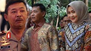 Kepala kepolisian jenderal idham azis enggan mengomentari perkembangan penyelidikan kasus novel baswedan di istana negara, jakarta, jumat 1 november 2019. Populer Penampilan Cantik Fitri Handari Istri Idham Azis Dominan Urus Anak Dapat Pujian Dari Suami Tribunnewsmaker Com