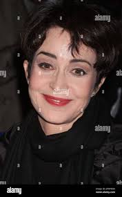 Annie opening night hi-res stock photography and images