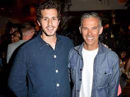 Victor belmondo , giacomo belmondo , annabel waters and alessandro belmondo attend luana belmondo presents her book mes recettes bonne humeur at. Paul Belmondo Pose Avec Son Fils Victor La Ressemblance Avec Tele Star