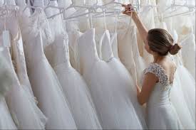 Laut der studie so heiratet deutschland zahlen rund 30 prozent der hochzeitspaare zwischen 10.000 und 15.000. Brautkleid Kaufen 9 Fehler Die Ihr Vermeiden Solltet Glamour