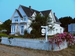 ✓ find deals & save up to 40% with hometogo. Pin By Tarot Poppets Magic Oh My On Mendocino Cabot Cove Blair House Cute Cottages
