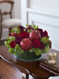 20 Arrangements Aus Blumen Und Fruchten Deko Ideen Zum Selbermachen Obst Blumen Blumen Mittelstucke Weihnachtsblumen