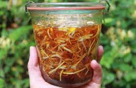 Mâna maicii domnului sau caprifoiul are proprietăţi antiinflamatoare, infuzia ameliorează durerea de cap și ca gargară, afecțiunile din sfera orl. Pin On Sanatate