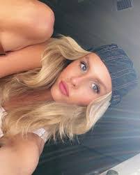 Amanda Viola's Instagram, Twitter & Facebook