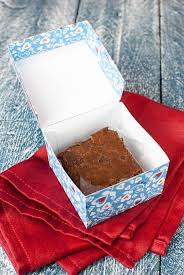 Bastelvorlage Fur Eine Susse Kleine Schachtel Zum Verschenken Von Brownies Schachtel Basteln Bastelvorlagen Verschenken