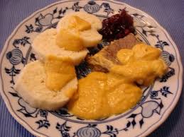 Sauerbraten Mit Tschechischen Knodeln Und Sauerrahmsauce Rezept Rezept Sauerbraten Sauerrahmsauce Rezepte