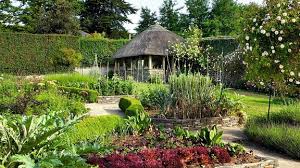 2.) die tonnen sind sicher vor fremdzugriff oder vandalismus 3.) keine geruchsbelästigung und ungeziefer! Kleine Garten Grosser Wirken Lassen Tipps Von Architektin Tanja Minardo Mdr De