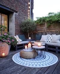 Cote Terrasse Bonsoir Comment Allez Vo Diy Outdoor Seating Small Apartment Patio Backyard Patio