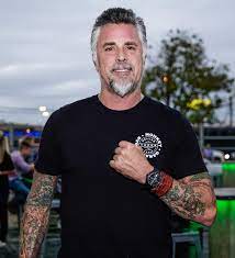 To help kick off the latest season of fast n' loud on discovery, the crew over at gas monkey garage built a perfect recreation of the 1968 ford mustang used in the movie bullitt.that wasn't enough for gmg, though. Seiko Teams With Gas Monkey Garage And Gives Away Coutura Themed Camaro Car Ablogtowatch