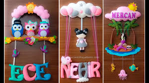 Tek farklı kız bebeklerin süslemelerinde tüller, balonlar ve kız ya da erkek bebek için doğum odası süslemesi yaparken dikkat etmeniz gereken önemli konu, abartıdan uzak durmanız gerektiğidir. Kiz Bebek Kapi Susleri Hastane Odasi Susleme Kiz Icin Isme Ozel Kapi Susu Modelleri Youtube