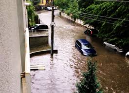 „clujul e magnetul unor astfel de furtuni. FurtunÄƒ In Cluj Napoca Mai Multe StrÄƒzi Au Fost Inundate Video Foto Cluju Ro