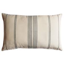 Coussin Kuno Inspire Ecru Gris Bleute L 55 X H 35 Cm Leroy Merlin Gris Bleute Deco Maison De Campagne Coussin