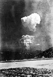 Black And White Mushroom Cloud Rare Photo Found Of Hiroshima Bomb Mushroom Cloud Hiroshima Hiroshima Bombing Rare Photos