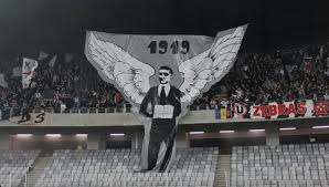 The uffizi was designed by giorgio vasari in 1560 for cosimo i de'medici to house the granducal magistratures of tuscany. PoveÈtile Fanilor Lui U Cluj In Anii 70 Fotbalul FormÄ De RezistenÈÄ AnticomunistÄ