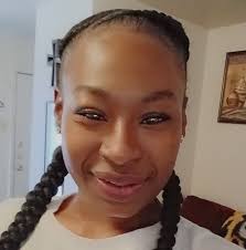 Single people's bed usage habits and clutter