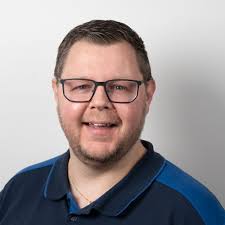 Team Gebäudehülle mit Personen