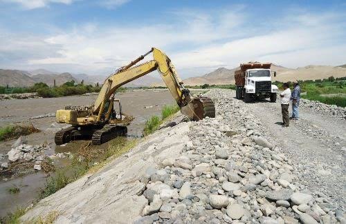 Obras inconclusas podrían agravar el impacto del fenómeno El Niño en Piura, advierte economista El especialista Germán Vega Acuña alertó que los proyectos paralizados y las calles intervenidas aumentarían los riesgos de