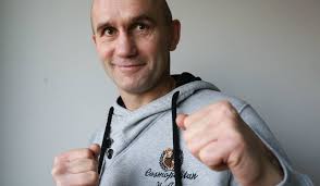 „tu są lwy), w ramach którego organizuje narciarskie wyprawy wysokogórskie, których celem jest szybkościowe wejście, bez dodatkowego tlenu i. Sport Artykuly Polskatimes Plus