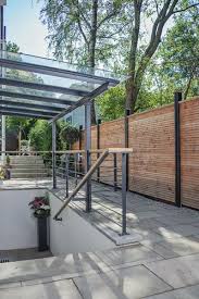 Terrassenuberdachung Mit Sonnenschutz Terrassendach Vordach Terrassendach Terrassen Dach Uberdachung Terrasse