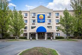 Comfort inn & suites university aims to make your visit as relaxing and enjoyable as possible, which is why so comfort inn calgary features 24 hour front desk, newspaper, and baggage storage, to help. Comfort Inn Hotel In White River Junction Vt Book Now