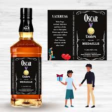 Geschenke für papa zum vatertag der vatertag wird inzwischen traditionell mit großen vatertagstouren, bollerwagen und bier verbunden. Personalisierte Vatertagsgeschenke Alkohol Ideen Online Kafuen Solovelybox De