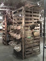 Amazing Uses For Old Pallets 38 Pics Pallet Display Pallet Diy Store Displays